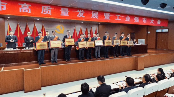 謹慎前行積底蘊，蓬勃奮進續豪情